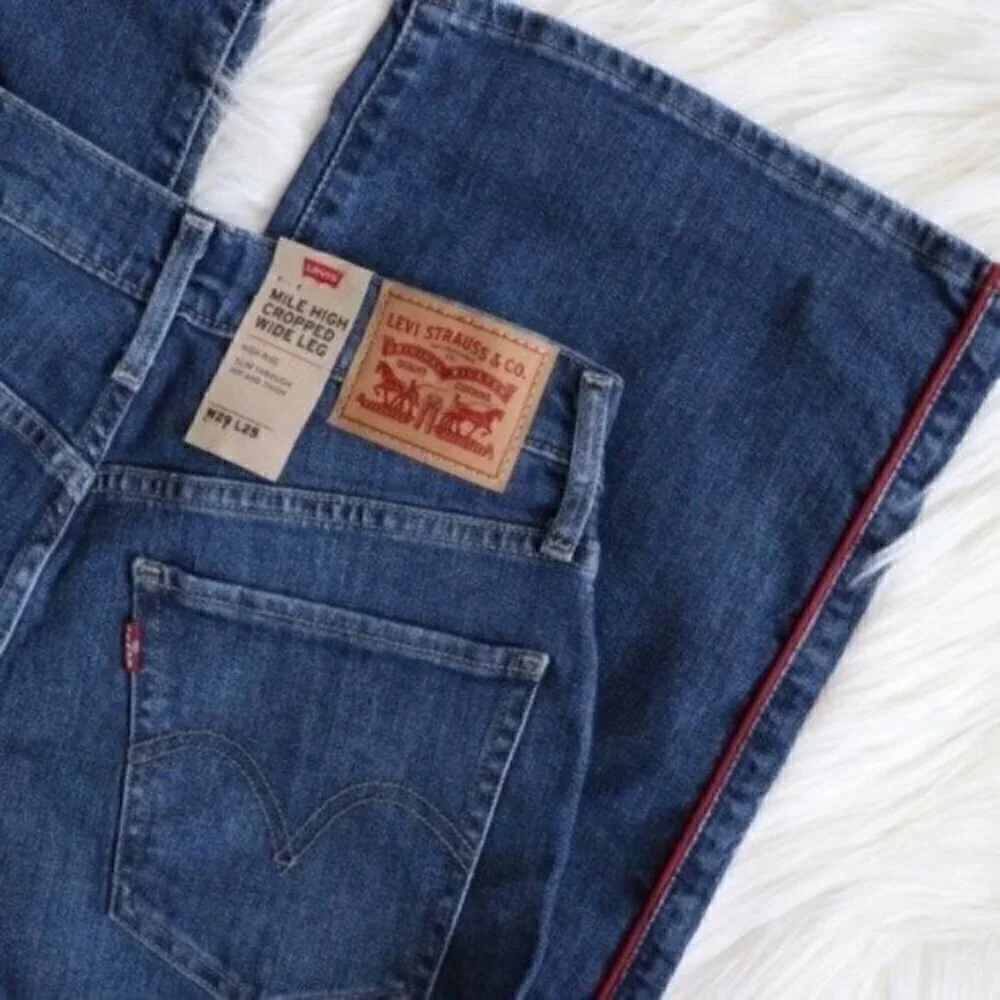 NWT Levis Mile High Rise Blue Wash Wide Leg Cropped Denim Jeans Size 29